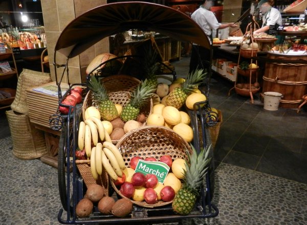 41 - Wir fanden ein gekuehltes Restaurant vor - sehr angenehm nach diesen Urwaldtemperaturen.....jpg